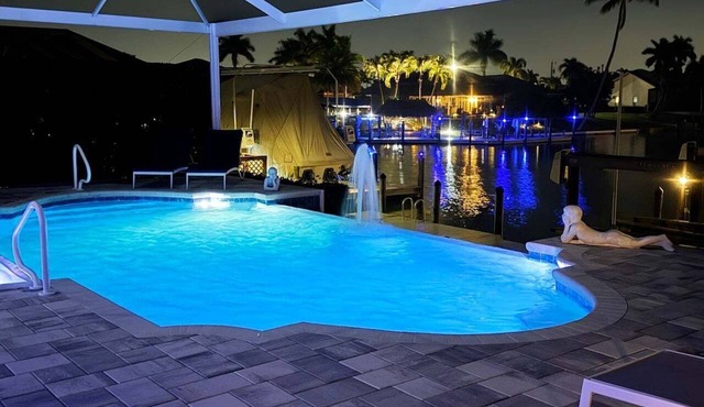 Central 1001 Waterfront 3BR heated Pool & Spa home w/Kayaks and Bicycles, Boat Dock