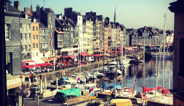 Centrally located, refurbished modern flat with views over the historic port in Honfleur