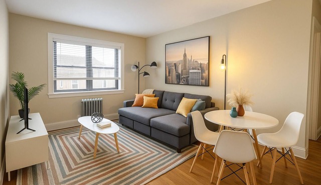 Charming 1-bedroom apt walk to Train and DownTown area with WiFi, AC