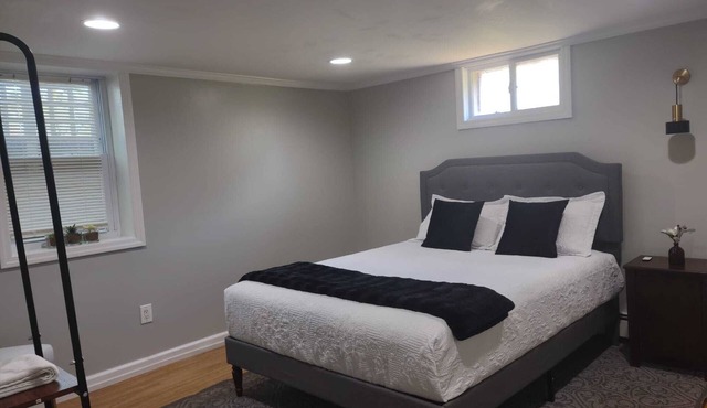 Charming 1-bedroom apartment-20 minutes from the Hamptons! 10 minutes from beach