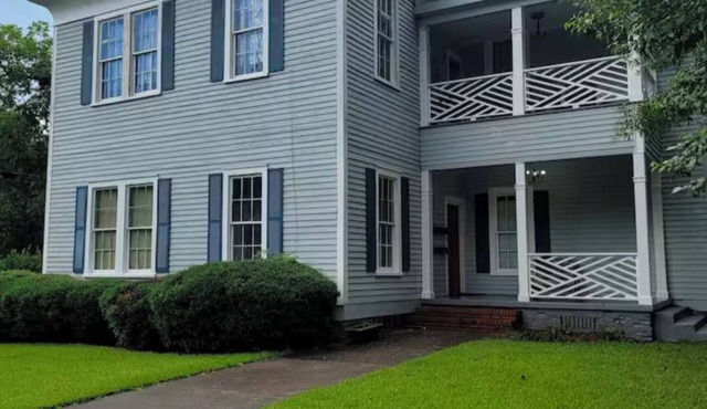Charming 1-bedroom upstairs apartment in brilliant Dublin, GA