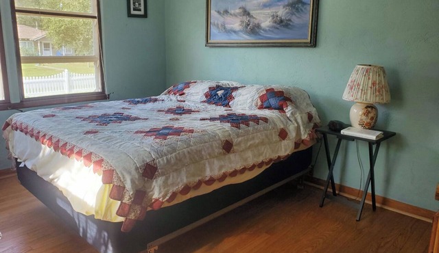 Charming 2-bedroom house in welcoming New Smyrna Beach, just 7 miles to beaches