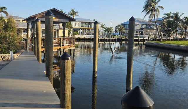 Charming 2-bedroom house in pleasant Saint James City with AC, WiFi, Boat Dock