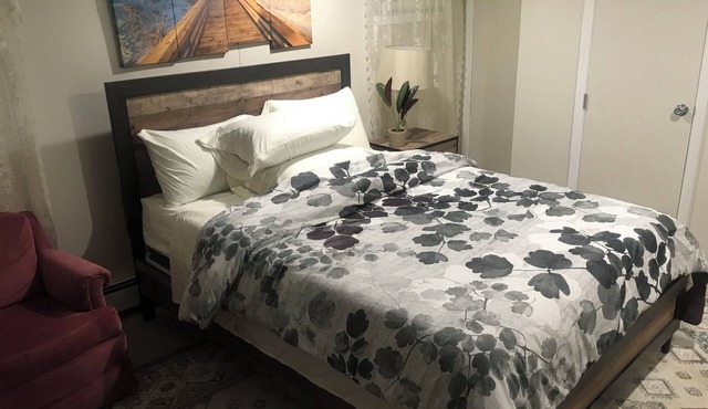 Charming 2-bedroom apartment in Pleasant Valley Stream with AC, WiFi