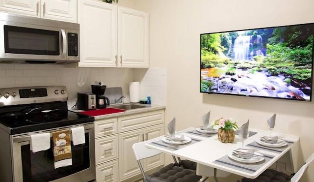 Charming , 2 bedroom , 1 bath