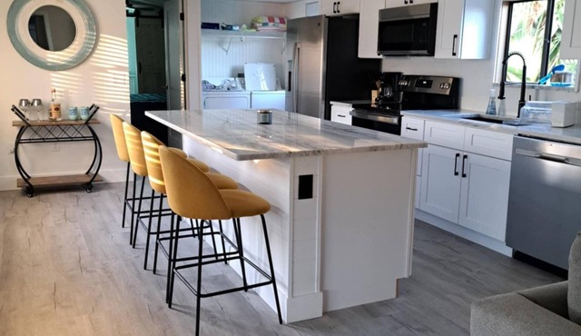 Charming 2-bedroom house in Fort Myers with WiFi and AC