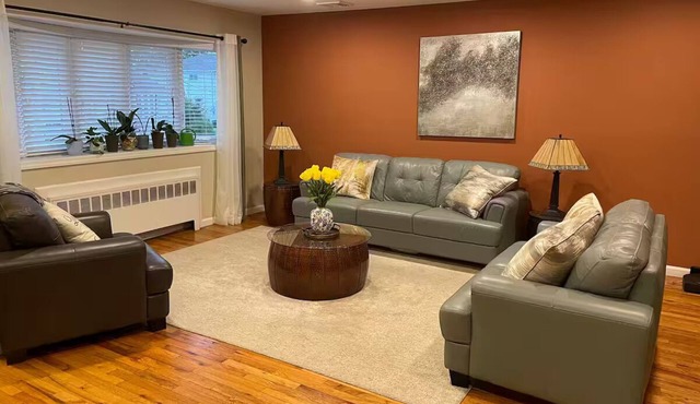 Charming 2-bedroom house with WiFi, AC in wonderful Freeport