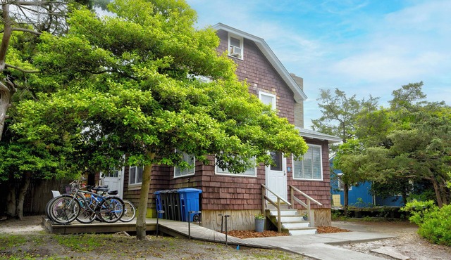 Charming 2-Bedroom Beach Cottage in Ocean Bay Park