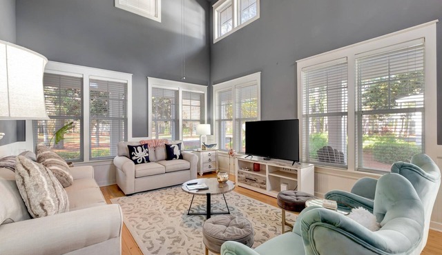 Charming 2BR/2BA + Golf Cart, Wrap-Around Porch, Sandestin!