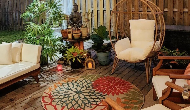 Charming 3-bedroom bungalow in Sunrise with AC and patio family & pet friendly