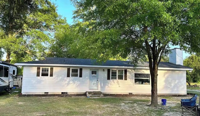 Charming 3-bedroom farmhouse with Longhorns and Chickens! 30 Acres of Land