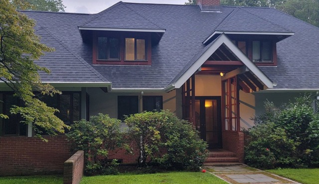 Charming 4-bedroom house with fitness room and WiFi in lovely Locust Valley