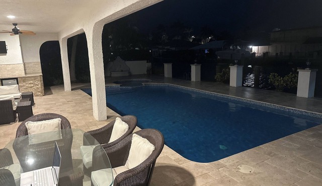 Charming 4-bedroom house in delightful Delray Beach with WiFi, AC