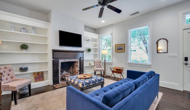 Charming Abode on Quiet Street w/Courtyard and Parking by Lucky Savannah