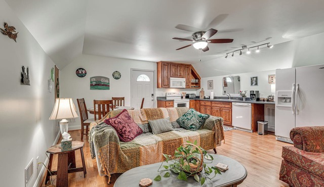 Charming Apartment with Pasture Views and Sunsets