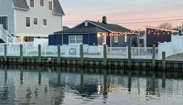 Charming Bay Home with Dock, 2-Bedroom, Fire Pit, WIFI, near Beach