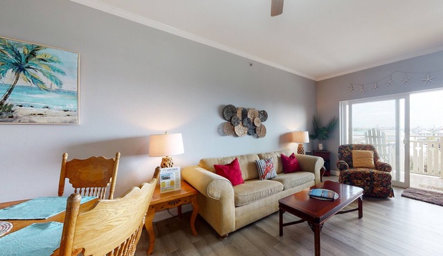 Charming Condo at Waterside with Shared Pool, Hot Tub, Free WiFi, and AC