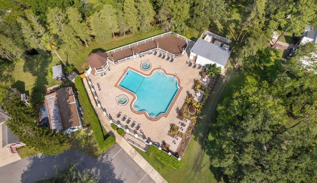 Charming cottage 10 mins to Disney, Pool, Mini Golf, Fitness room and more!