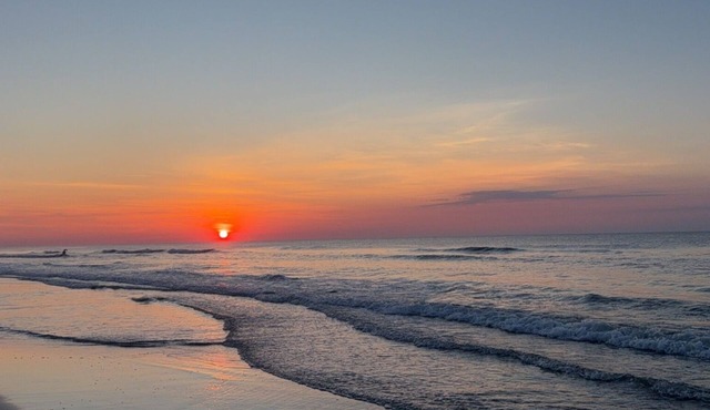 Charming cottage pet friendly in Murrells Inlet only 1/2 mile from beach!