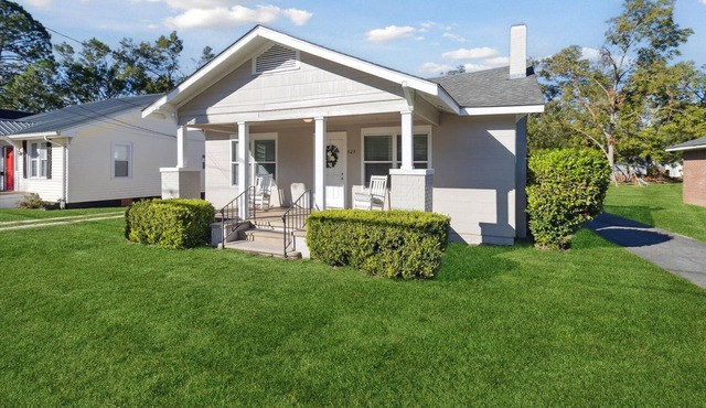 Charming Downtown Millen Cottage