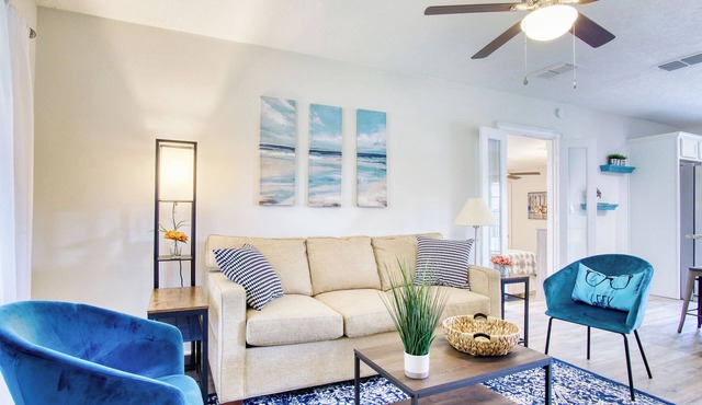 Charming Florida Cottage~5min SanMarco~Spacious 4BR house