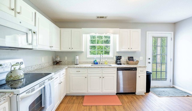 Charming Gray Home- 5 mins from GSU!