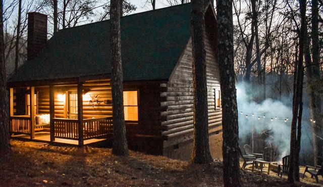 Charming Modern Log Cabin Near FDR State Park & Callaway Gardens