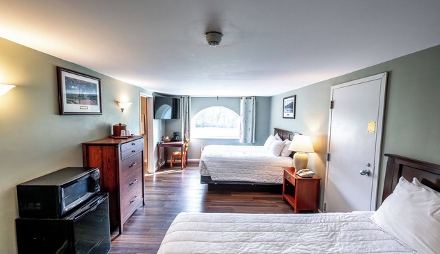 Charming Mountain Hideaway | Relax in Comfort Surrounded by Scenic Views