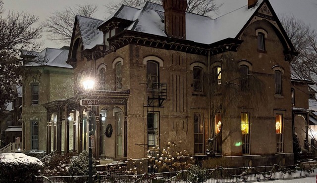 Charming Private 1BR in a Meticulously Restored 1860 Victorian