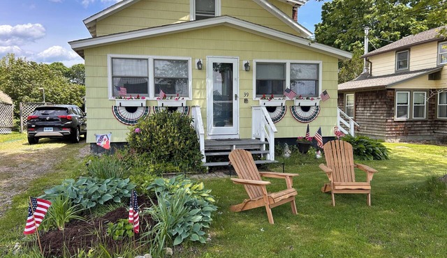 Charming Seaside Cottage 2-bedroom with WiFi, AC in Lord's Point ,Stonington.