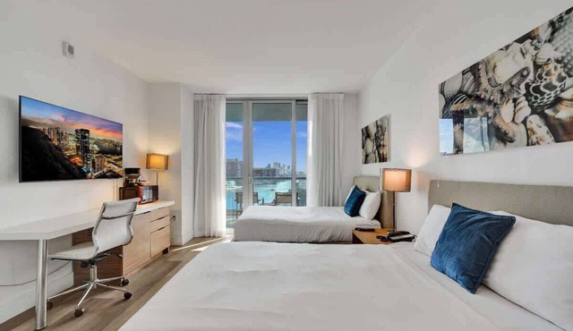 Charming Studio by the Ocean - Beach Service