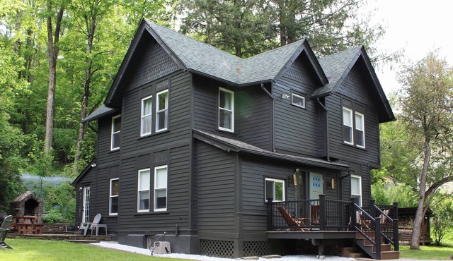 Charming Victorian Ski Cottage minutes to Belleayre Mountain