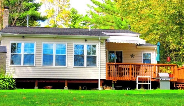 Charming Waterfront Cottage Rental near Topsmead State Forest, Connecticut in Harwinton