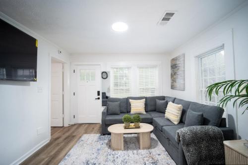 Chestnut Haven 4BR Families Groups Workers Near Interstate 75 and FVSU