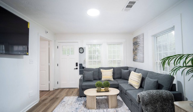 Chestnut Haven. Sleeps 9/Ideal for Families and Workers. Close to 1-75 + FVSU.