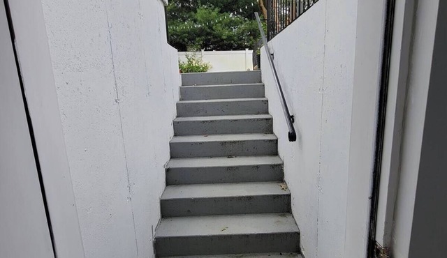 Chic 1-bedroom with WiFi and AC, Centereach apartment near Stonybrook University