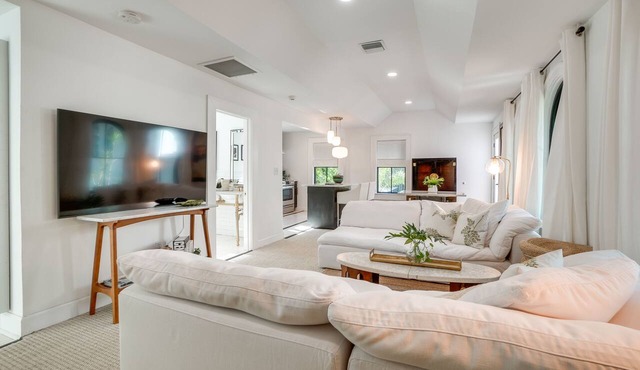 Chic Getaway in Desirable South Tampa District!