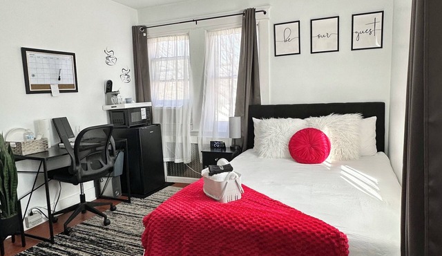 💎 Chic Private Room 🛜 Fast Wi-Fi 👣Near LIRR & Shops