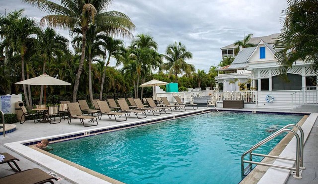 Classic 2BR Water View Suite at Olde Marco Inn Near Marina & Shops