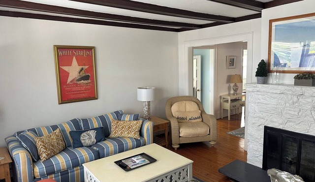 Classic Bay Head Beach House Get Away - 2 bedroom Apt in Classic Bay Head Home