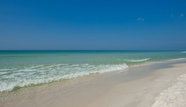 Classic Beach Retreat, Steps to Beach + Free Attraction Tickets!