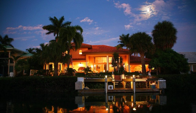 Classic house in the best KCB location-Immediate access to both ocean and bay.