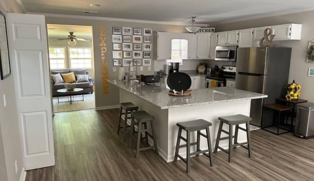 Clean, Quiet, & Cozy, Bungalow Getaway