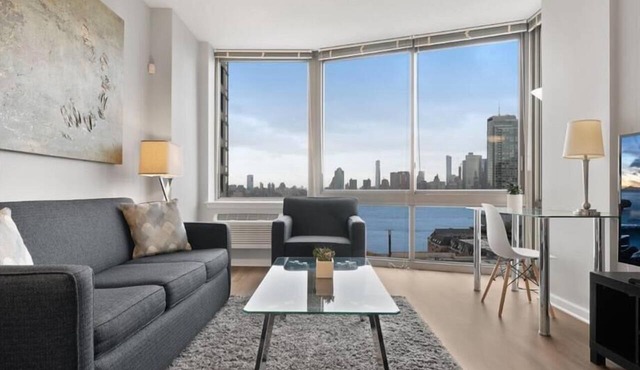 Clean & Spacious 1BR | Work Remote | Free WiFi & Kitchen | Near PATH