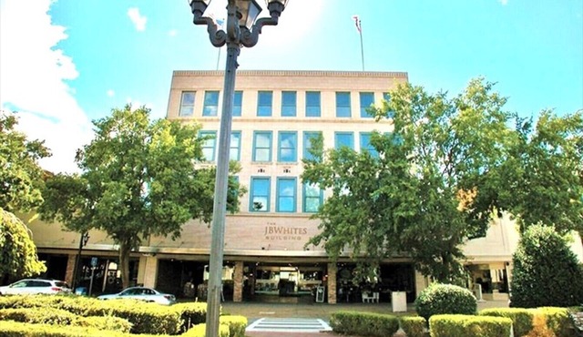 Clean spacious 2-bedroom condo in the heart of downtown Augusta on Broad Street.