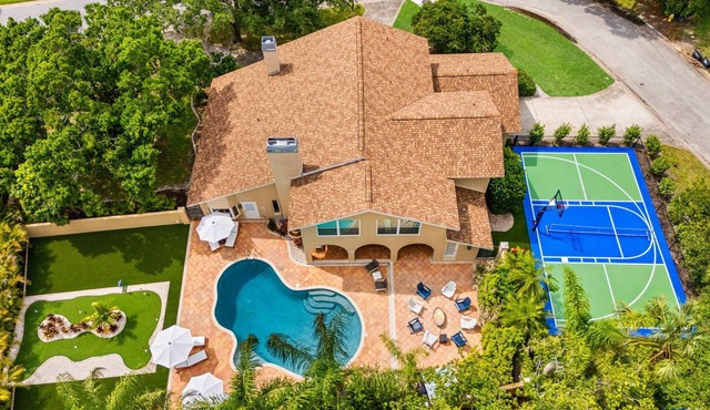 CLEARWATER! Beach 2mi, Heated Pool, Spa, Pickleball Mini Golf, Game Rm, Fire Pit