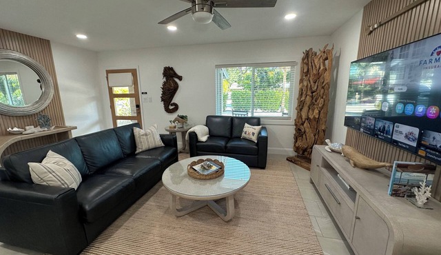 Clematis Cove Hot Tub Fire Pit Outdoor TV Close to Downtown