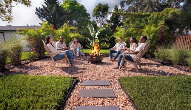 Close to Beach - Backyard Oasis - Fire Pit - Sunroom -Family-Friendly