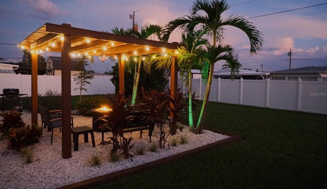 Close to Beaches! 3 Bedroom/2 Bath