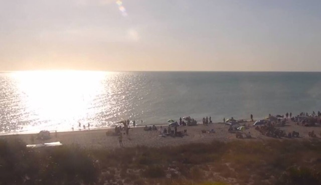 Close to Beaches, Warm Mineral Springs on a Canal!